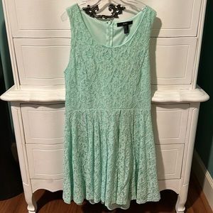 Easter or Derby dress. forever 21 brand size medium. Only worn once.